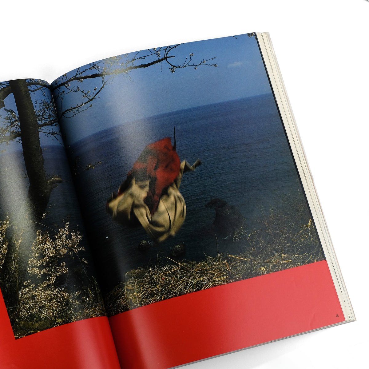 MIYAKE, Issey; Shōzō Tsurumoto, ed; Marcus Leatherdale, photos