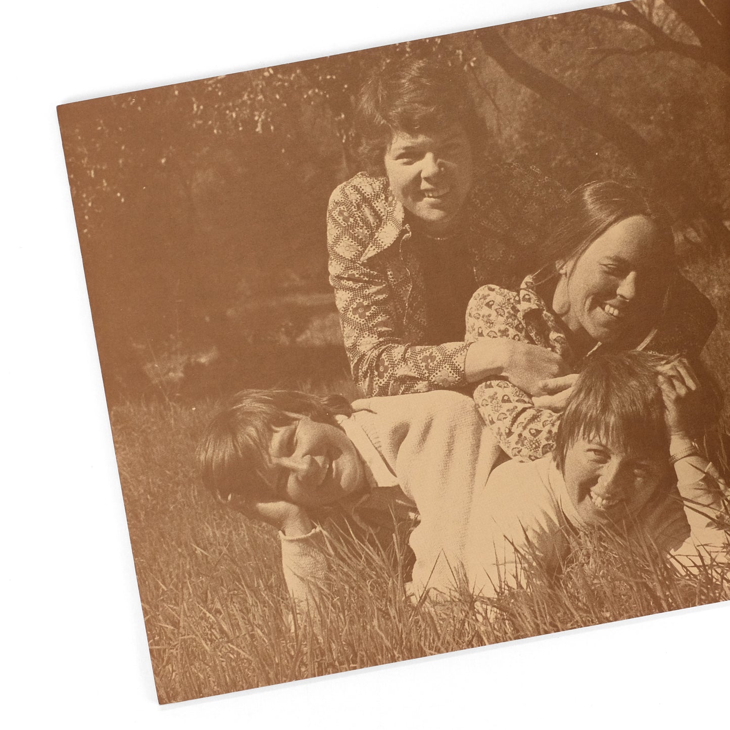 NOMADIC SISTERS; Ann Niya, illus; Petria MacDonnell, photo