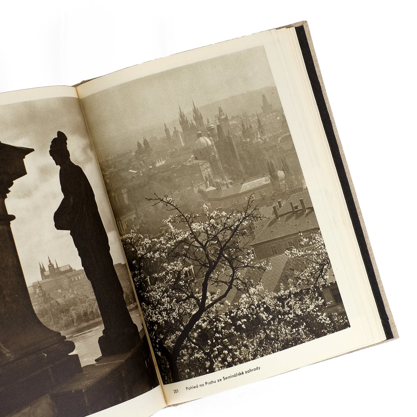SUDEK, Josef; Lubomir Linhart, essay